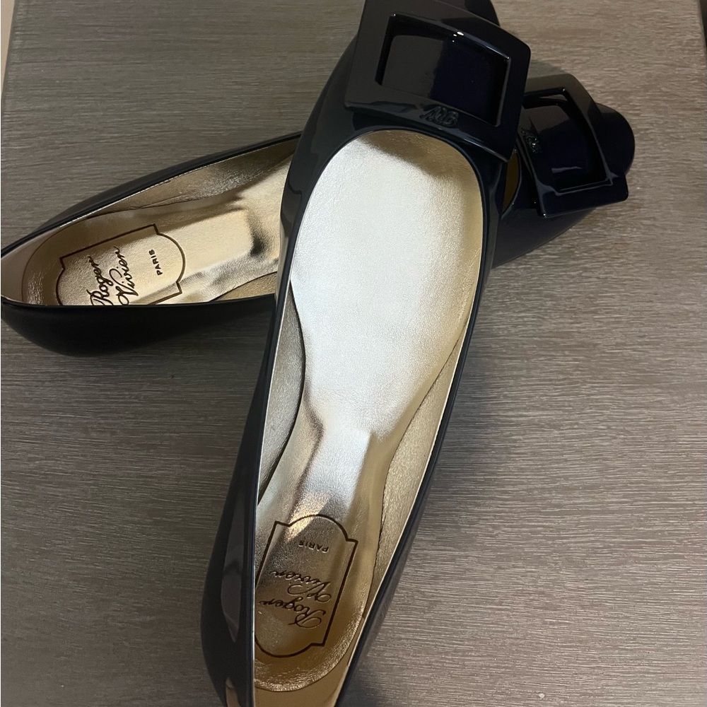 Roger Vivier Black Leather Flats